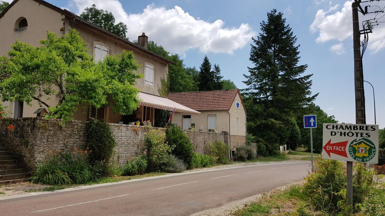 LA PROVIDENCE, chambres d'hôtes Saint-Sernin-du-Plain Exterior foto